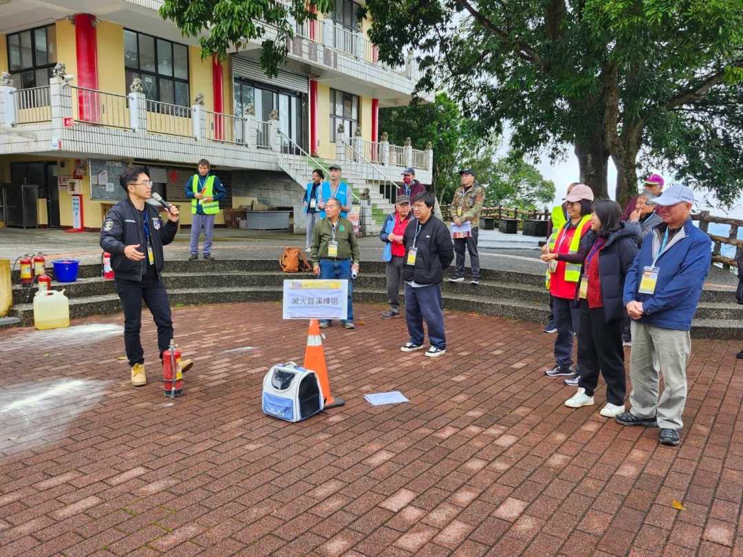 9-消防局說明滅火器操作要領