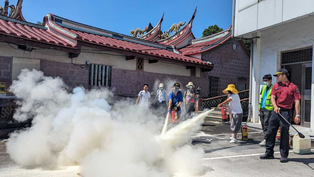 乾粉滅火器操作