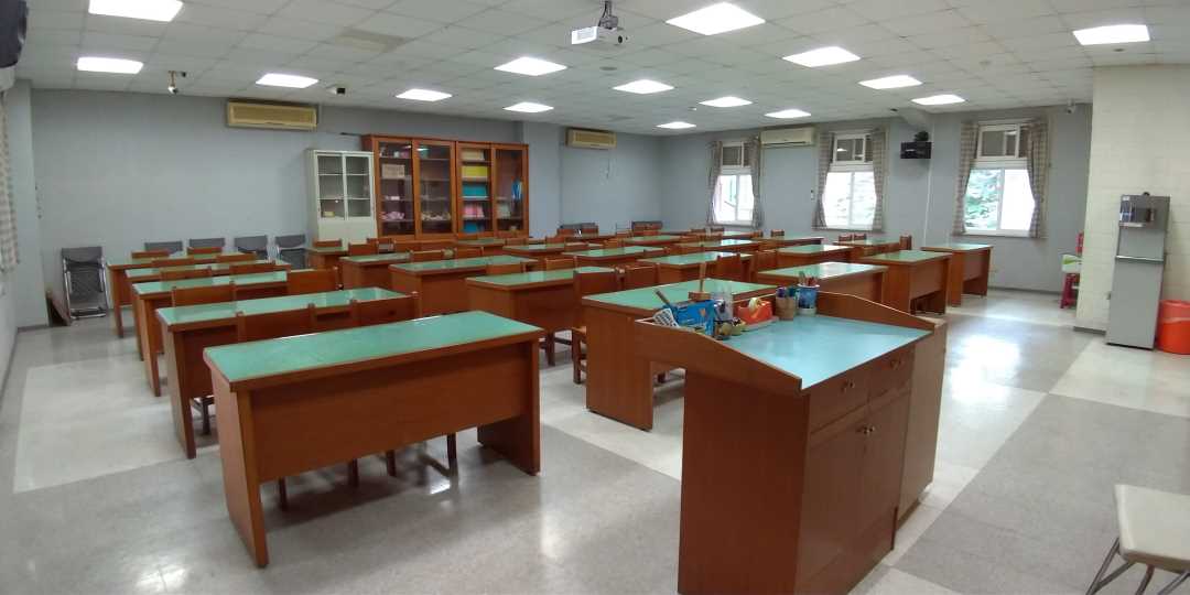 自修室2F教室_前